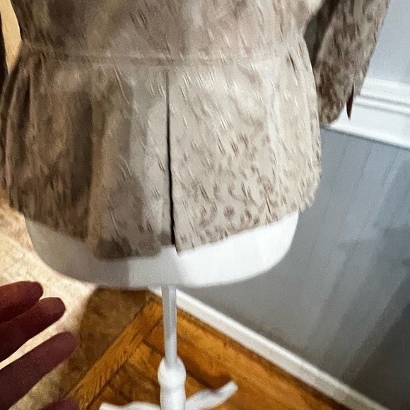 Beautiful SILK Land-Women’s Jacket - Picture 6 of 8